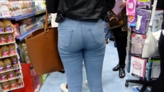 Candid Blonde Teen With Sexy Curves In Jeans